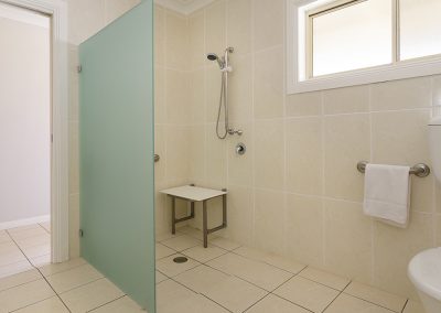 bathroom for disabled person, Large open plan bathroom at Stockmans Motel